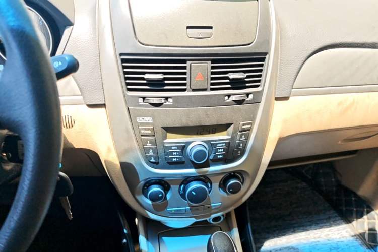 Used Buick Excelle 2013 1.5L Automatic Classic Model Audio And AC Panel