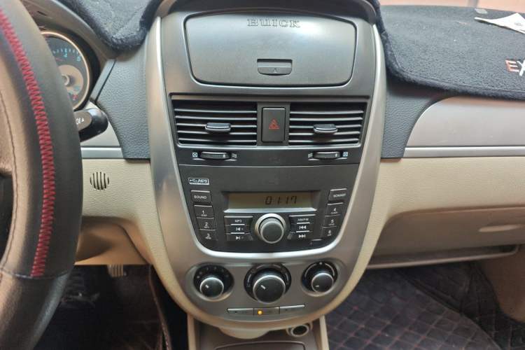 Used Buick Excelle 2013 1.5L Manual Classic Model Audio And AC Panel