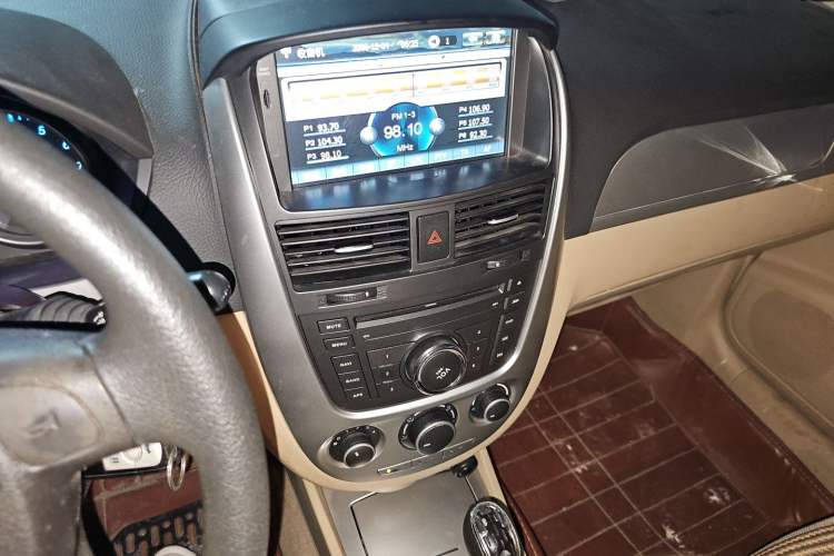 Used Buick Excelle 2013 1.5L Automatic Classic Model Audio And AC Panel