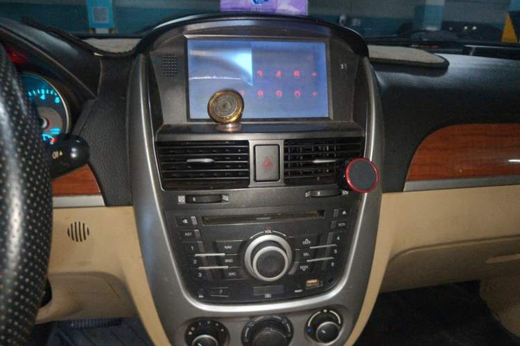 Used Buick Excelle 2013 1.5L Automatic Luxury Model Audio And AC Panel