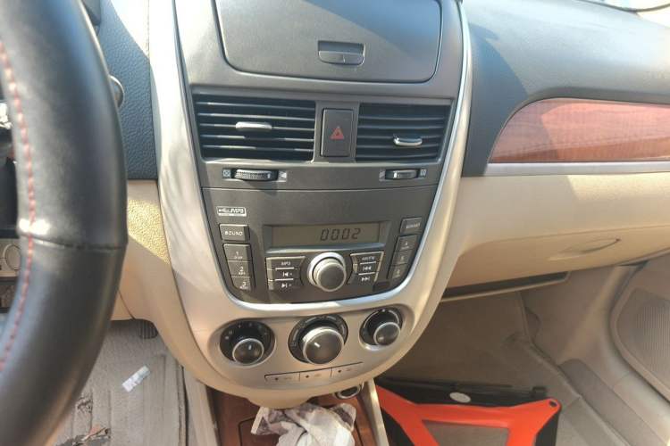 Used Buick Excelle 2013 1.5L Manual Luxury Model Audio And AC Panel