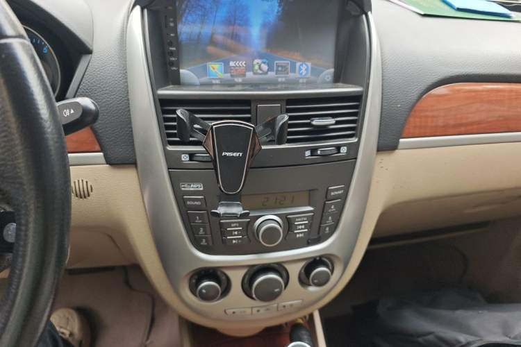 Used Buick Excelle 2013 1.5L Automatic Luxury Model Audio And AC Panel