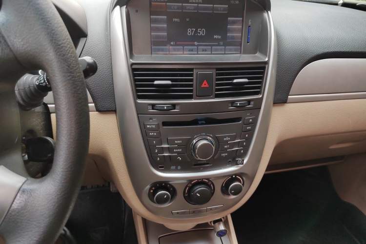Used Buick Excelle 2013 1.5L Manual Classic Model Audio And AC Panel