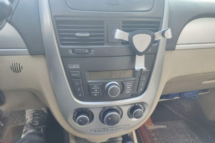 Used Buick Excelle 2013 1.5L Manual Classic Model Audio And AC Panel