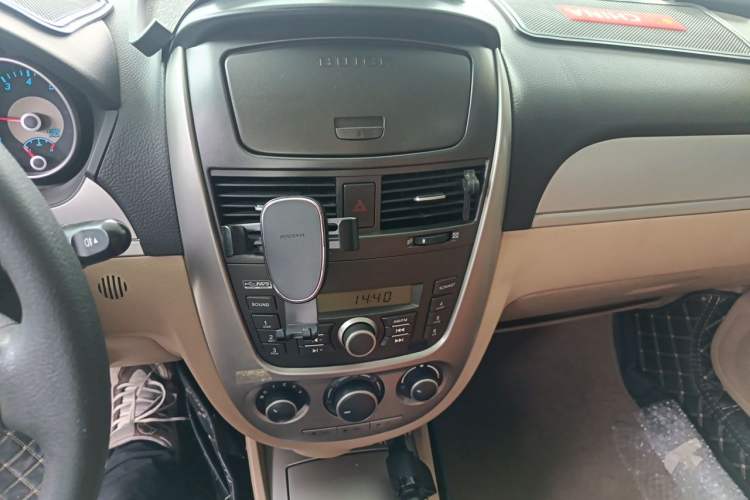 Used Buick Excelle 2013 1.5L Manual Classic Model Audio And AC Panel