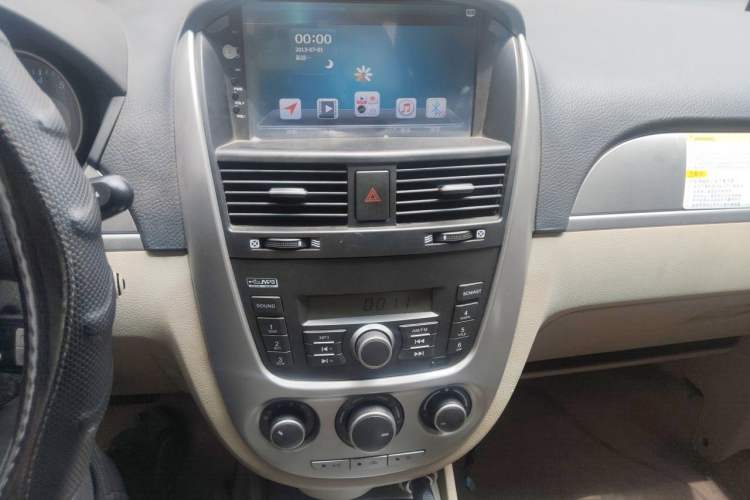 Used Buick Excelle 2013 1.5L Automatic Classic Model Audio And AC Panel