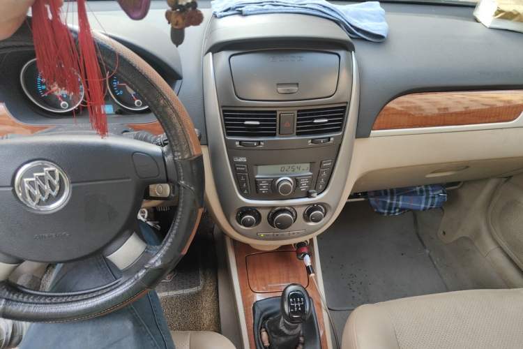Used Buick Excelle 2013 1.5L Manual Luxury Model Audio And AC Panel