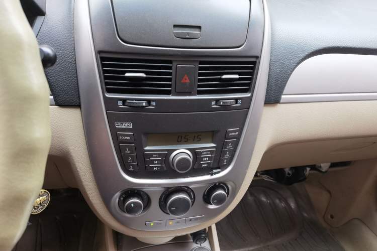 Used Buick Excelle 2013 1.5L Automatic Classic Model Audio And AC Panel