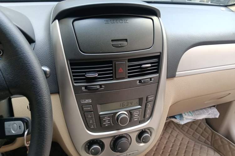 Used Buick Excelle 2013 1.5L Manual Classic Model Audio And AC Panel