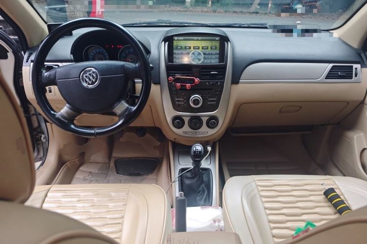 Used Buick Excelle 2013 1.5L Manual Classic Model Center Console