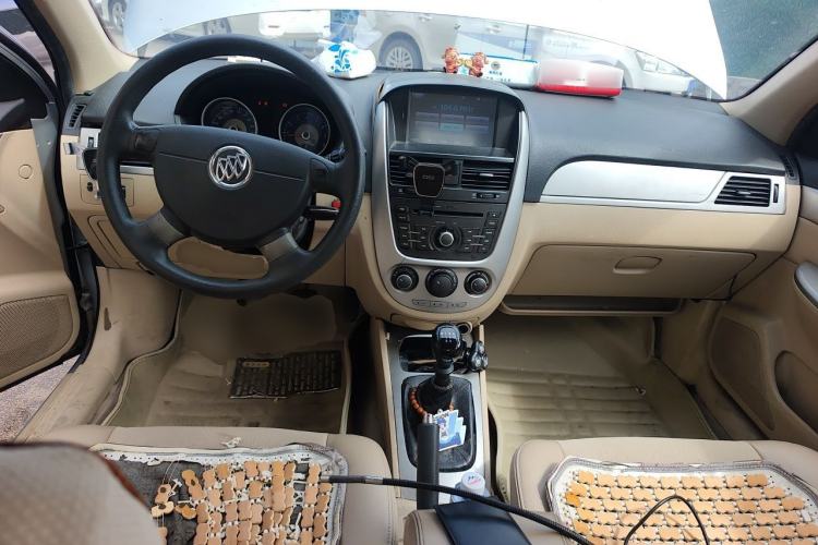 Used Buick Excelle 2013 1.5L Manual Classic Model Center Console