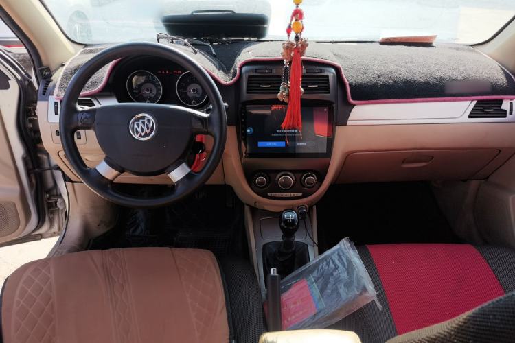 Used Buick Excelle 2013 1.5L Manual Classic Model Center Console