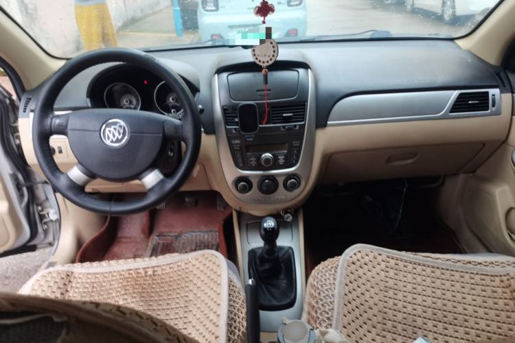 Used Buick Excelle 2013 1.5L Manual Classic Model Center Console