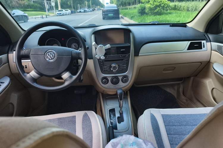 Used Buick Excelle 2013 1.5L Automatic Classic Model Center Console