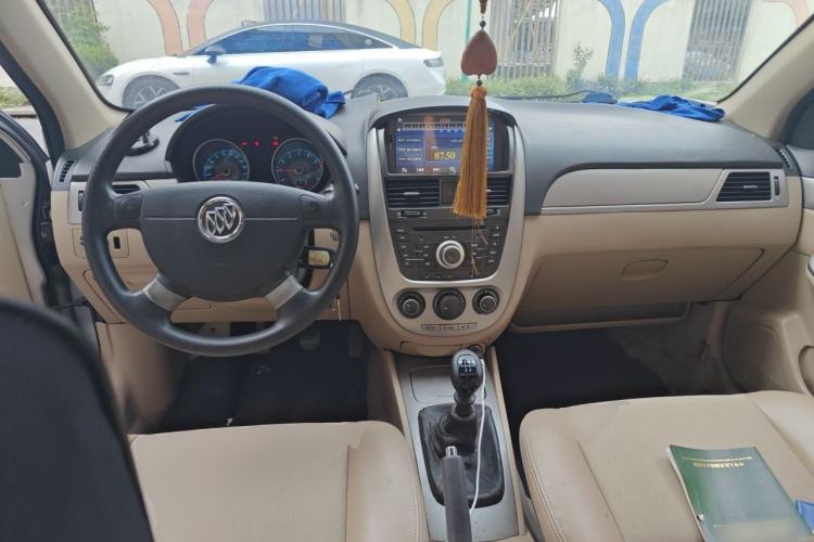 Used Buick Excelle 2013 1.5L Manual Classic Model Center Console
