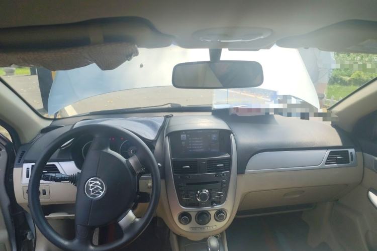 Used Buick Excelle 2013 1.5L Automatic Classic Model Center Console