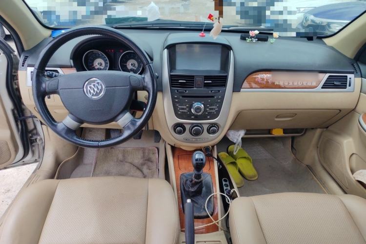 Used Buick Excelle 2013 1.5L Manual Luxury Model Center Console