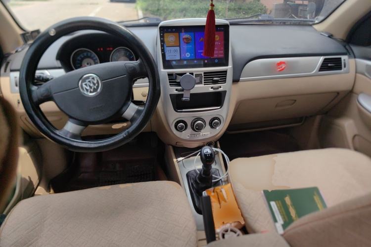 Used Buick Excelle 2013 1.5L Manual Classic Model Center Console