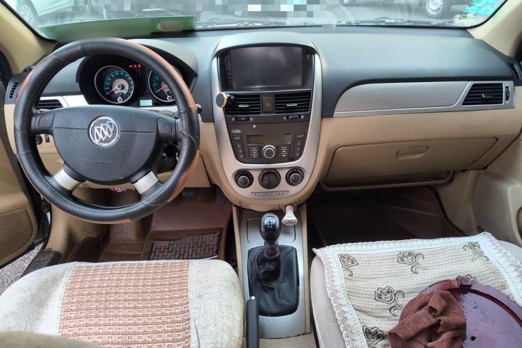 Used Buick Excelle 2013 1.5L Manual Classic Model Center Console