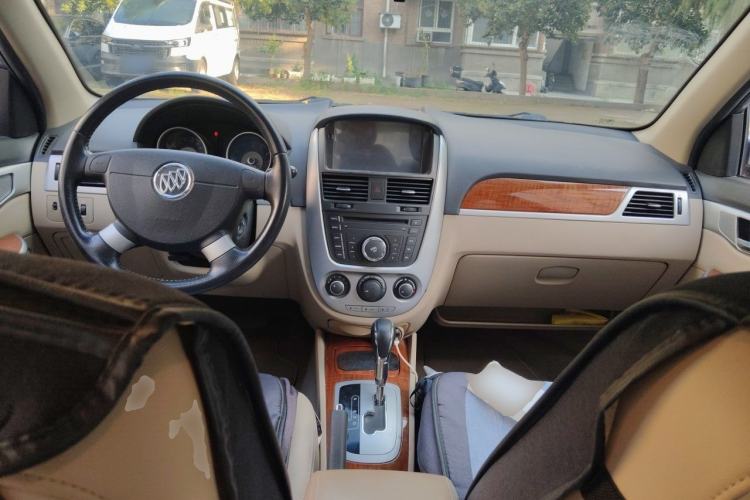 Used Buick Excelle 2013 1.5L Automatic Luxury Model Center Console