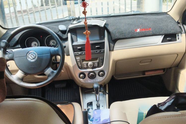 Used Buick Excelle 2013 1.5L Automatic Classic Model Center Console