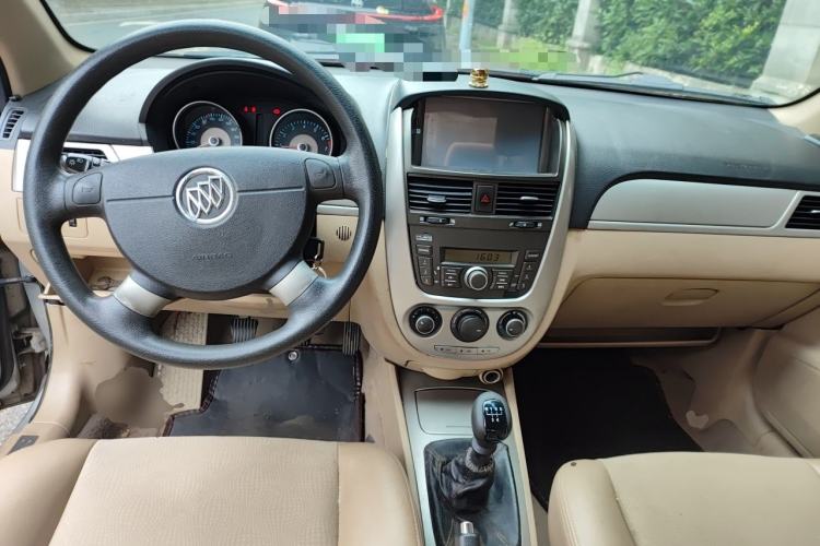 Used Buick Excelle 2013 1.5L Manual Classic Model Center Console