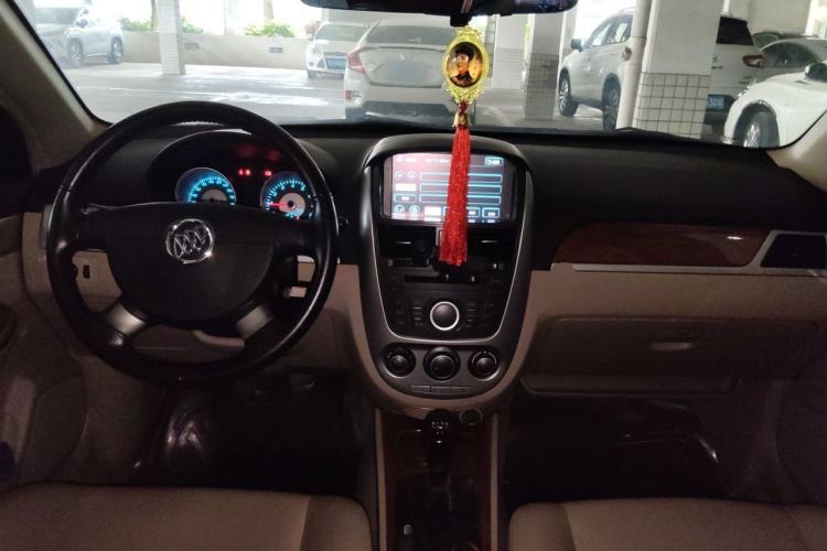 Used Buick Excelle 2013 1.5L Manual Luxury Model Center Console