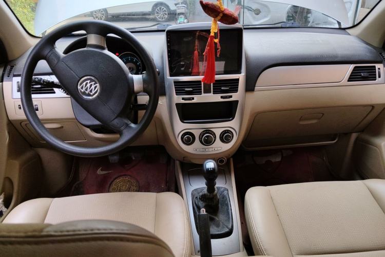 Used Buick Excelle 2013 1.5L Manual Classic Model Center Console