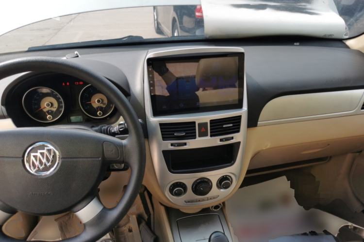 Used Buick Excelle 2013 1.5L Manual Classic Model Center Console