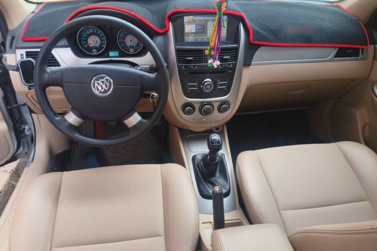 Used Buick Excelle 2013 1.5L Manual Classic Model Center Console