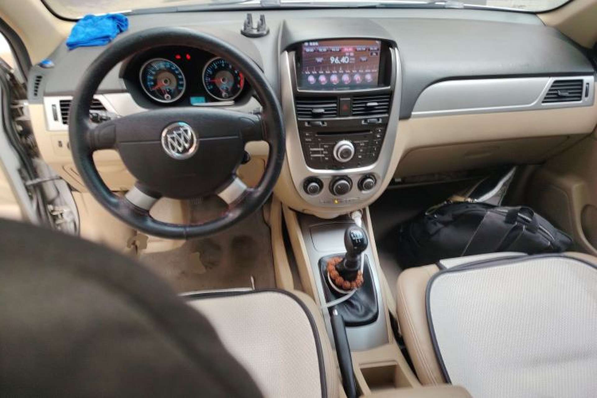 Used Buick Excelle 2013 1.5L Manual Classic Model Center Console