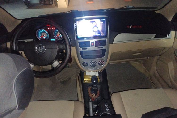 Used Buick Excelle 2013 1.5L Manual Classic Model Center Console