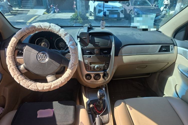 Used Buick Excelle 2013 1.5L Manual Classic Model Center Console
