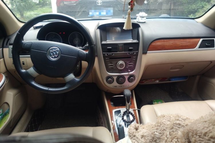 Used Buick Excelle 2013 1.5L Automatic Luxury Model Center Console