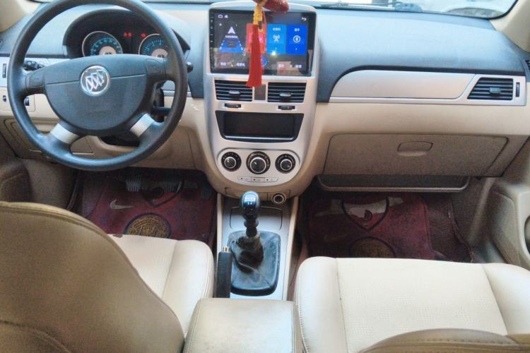 Used Buick Excelle 2013 1.5L Manual Classic Model Center Console
