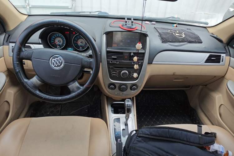 Used Buick Excelle 2013 1.5L Automatic Classic Model Center Console