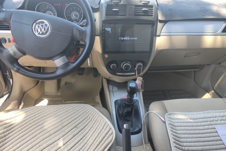 Used Buick Excelle 2013 1.5L Manual Classic Model Center Console