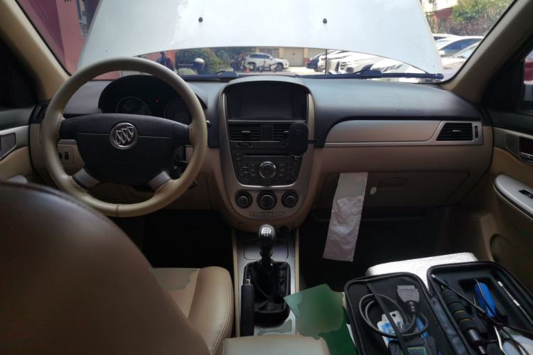 Used Buick Excelle 2013 1.5L Manual Classic Model Center Console