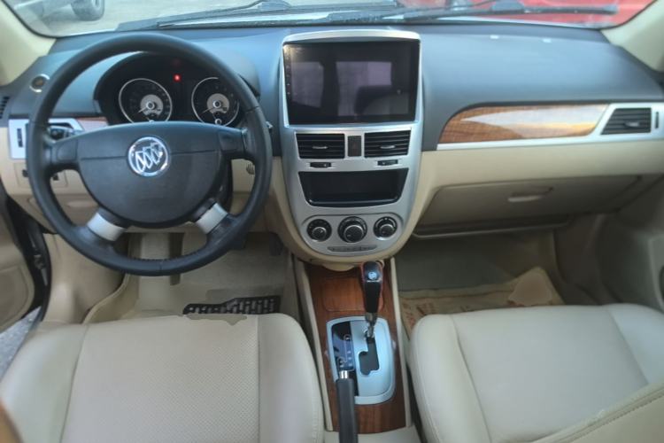 Used Buick Excelle 2013 1.5L Automatic Luxury Model Center Console