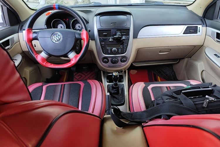 Used Buick Excelle 2013 1.5L Manual Classic Model Center Console