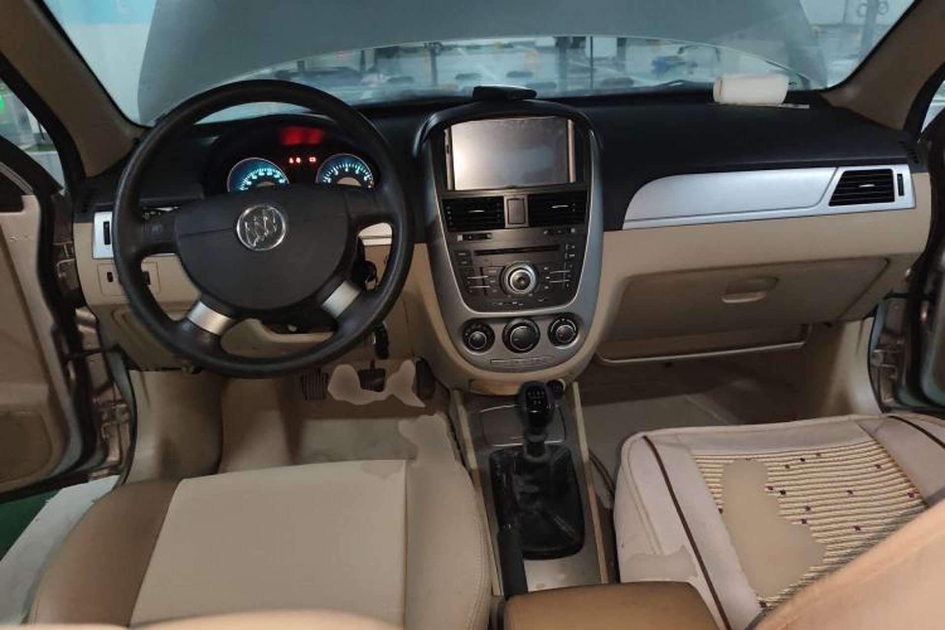 Used Buick Excelle 2013 1.5L Manual Classic Model Center Console