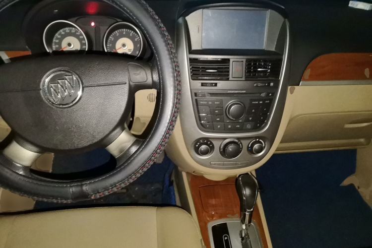 Used Buick Excelle 2013 1.5L Automatic Luxury Model Center Console