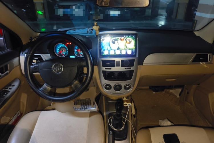 Used Buick Excelle 2013 1.5L Manual Classic Model Center Console