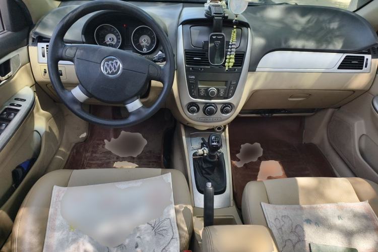 Used Buick Excelle 2013 1.5L Manual Classic Model Center Console
