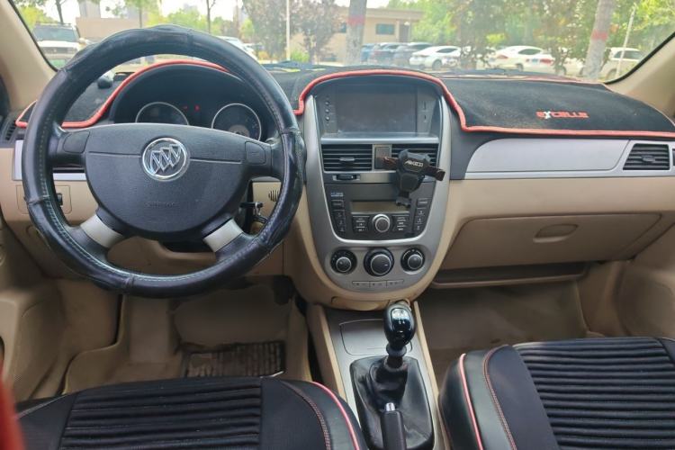 Used Buick Excelle 2013 1.5L Manual Classic Model Center Console