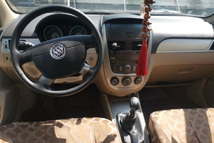 Used Buick Excelle 2013 1.5L Manual Classic Model Center Console