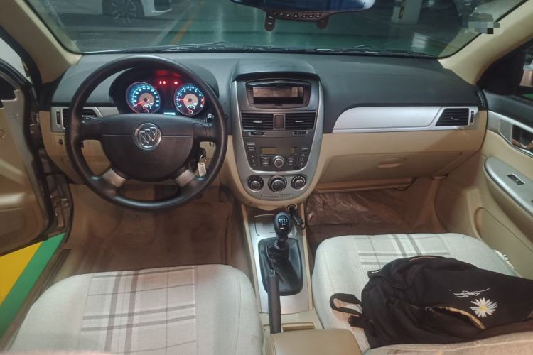 Used Buick Excelle 2013 1.5L Manual Classic Model Center Console