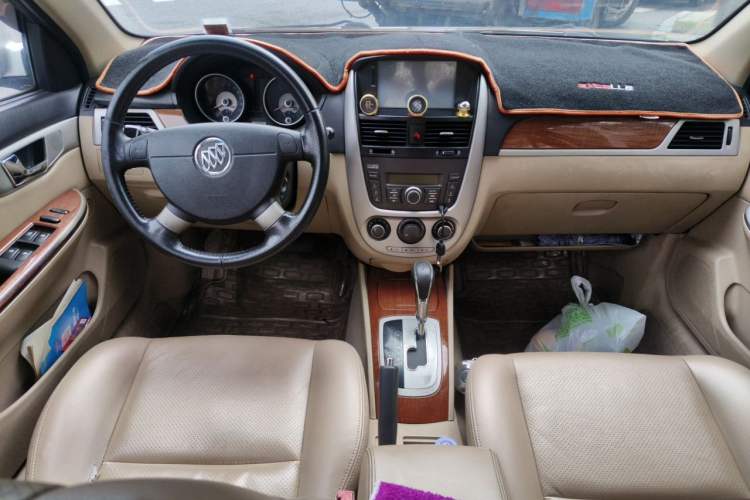 Used Buick Excelle 2013 1.5L Automatic Luxury Model Center Console