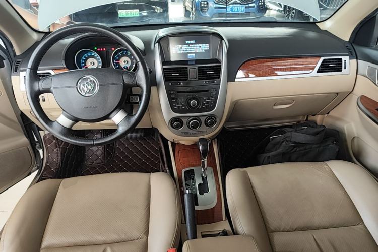Used Buick Excelle 2013 1.5L Automatic Luxury Model Center Console