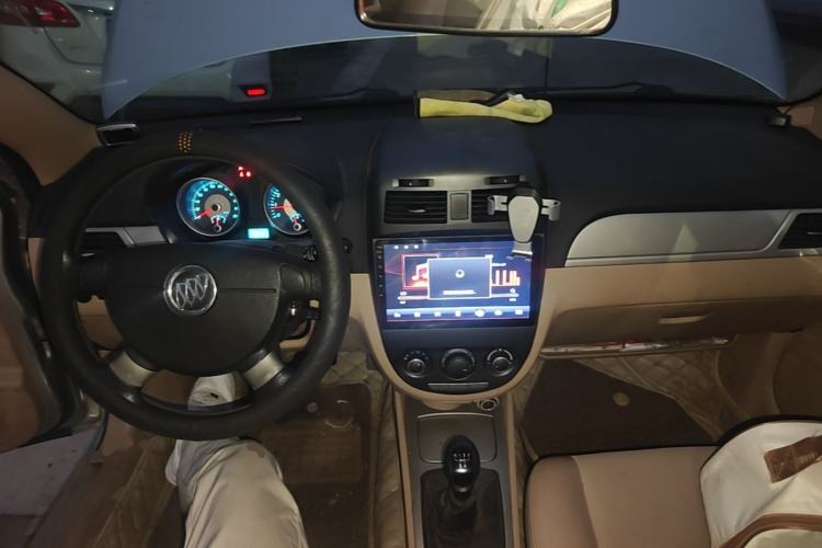 Used Buick Excelle 2013 1.5L Manual Classic Model Center Console